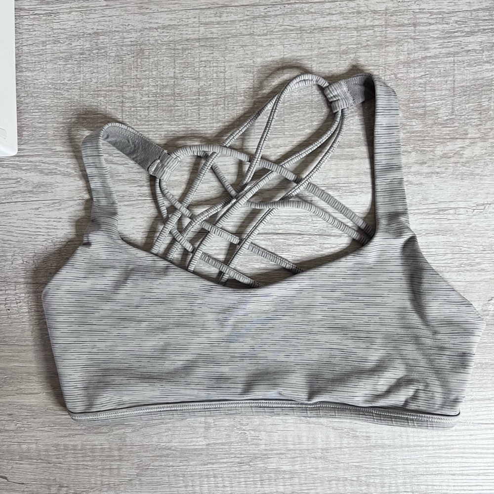 Lululemon free to be wild bra size 6